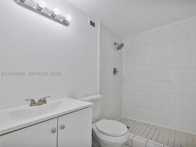 400 Kings Point Dr 523, Sunny Isles Beach, FL 33160