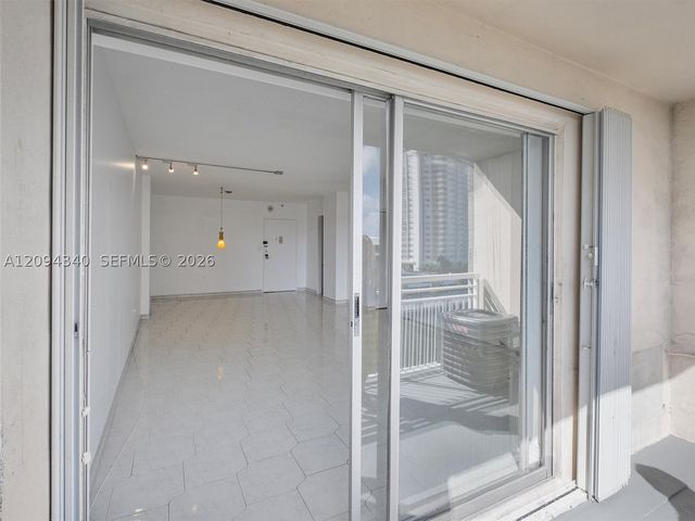 400 Kings Point Dr 523, Sunny Isles Beach, FL 33160