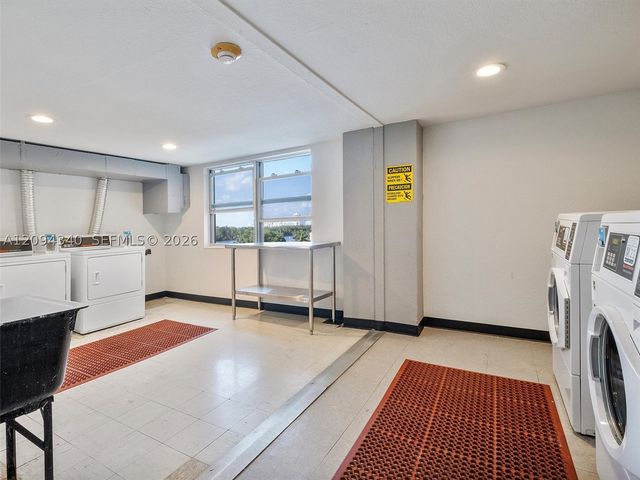 400 Kings Point Dr 523, Sunny Isles Beach, FL 33160