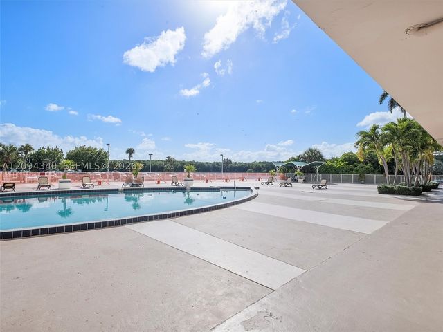 400 Kings Point Dr 523, Sunny Isles Beach, FL 33160