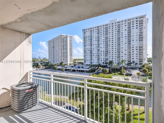 400 Kings Point Dr 523, Sunny Isles Beach, FL 33160