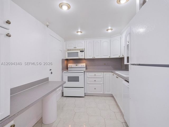 400 Kings Point Dr 523, Sunny Isles Beach, FL 33160