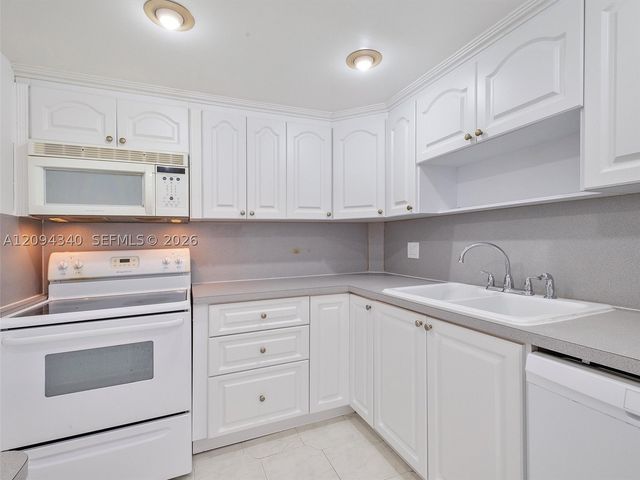 400 Kings Point Dr 523, Sunny Isles Beach, FL 33160
