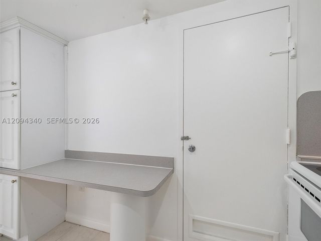 400 Kings Point Dr 523, Sunny Isles Beach, FL 33160