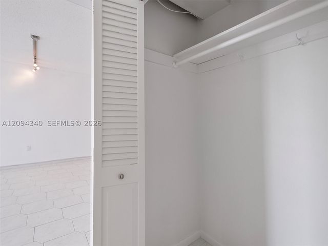 400 Kings Point Dr 523, Sunny Isles Beach, FL 33160