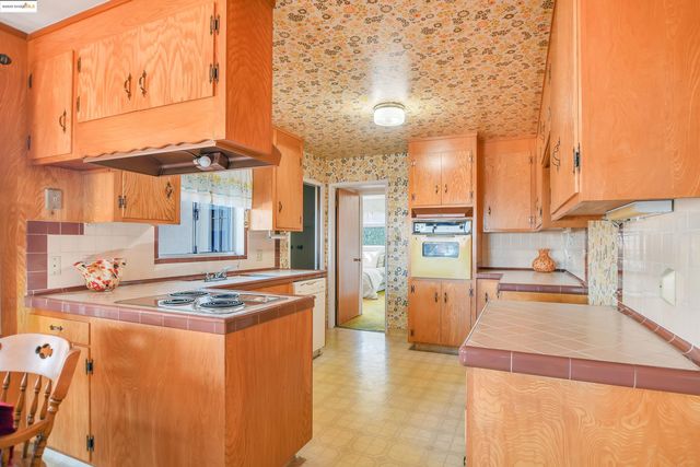 2266 Harborview Dr, San Leandro, CA 94577