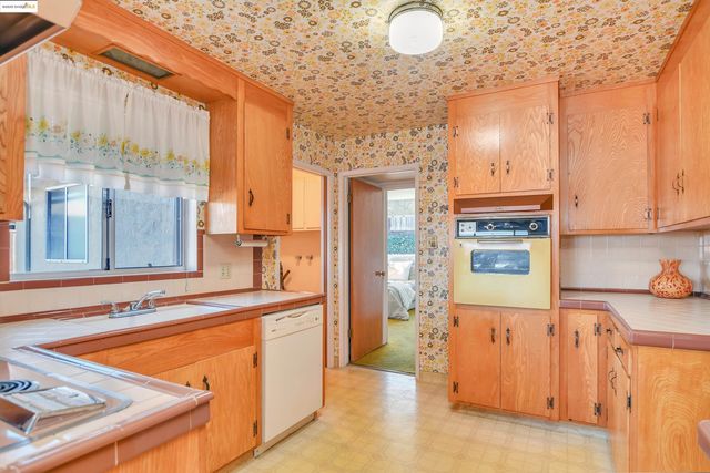 2266 Harborview Dr, San Leandro, CA 94577