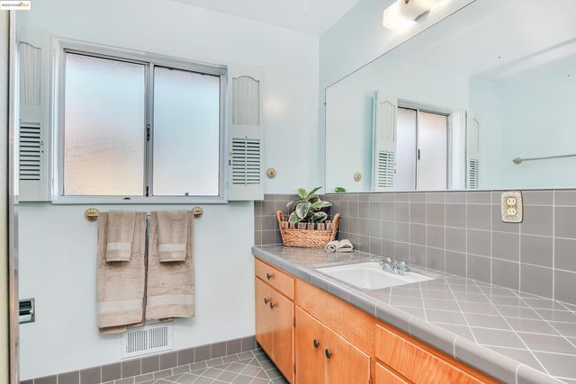 2266 Harborview Dr, San Leandro, CA 94577