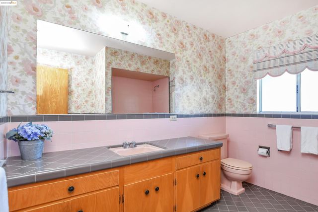 2266 Harborview Dr, San Leandro, CA 94577