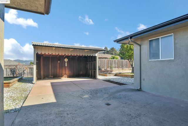 2266 Harborview Dr, San Leandro, CA 94577