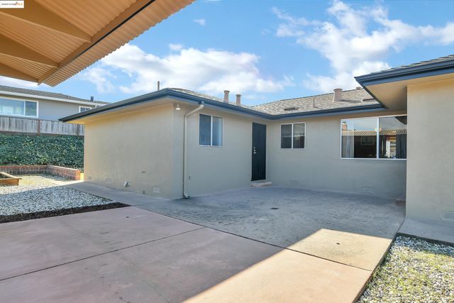 2266 Harborview Dr, San Leandro, CA 94577