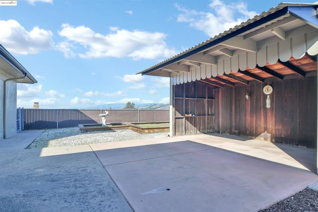 2266 Harborview Dr, San Leandro, CA 94577