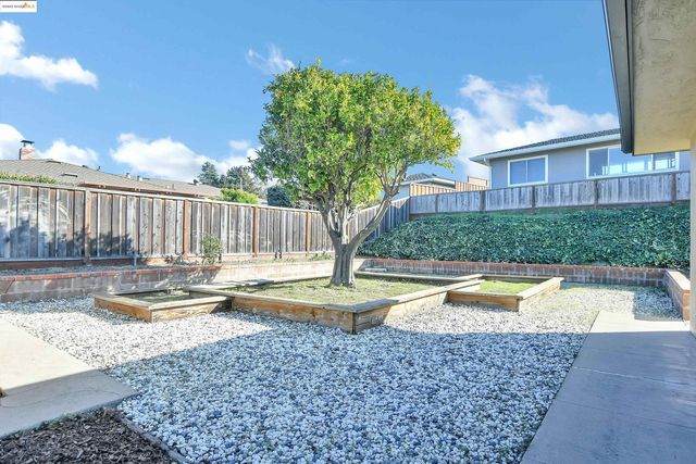 2266 Harborview Dr, San Leandro, CA 94577