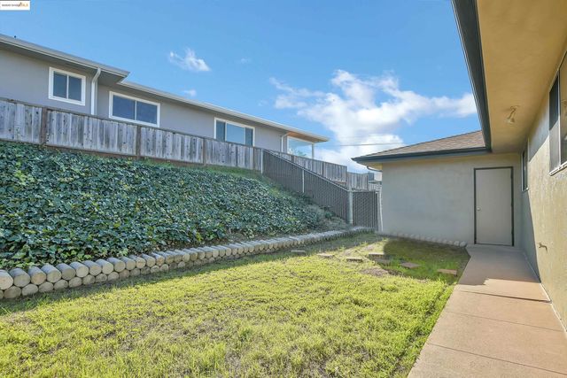 2266 Harborview Dr, San Leandro, CA 94577