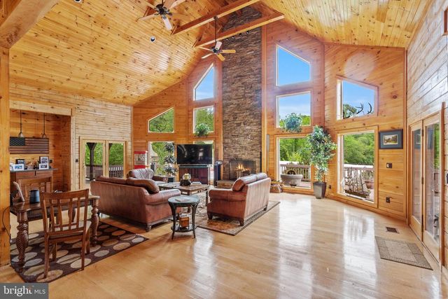 11501 POPES HEAD RD, Fairfax, VA 22030