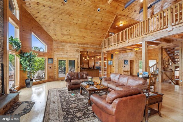 11501 POPES HEAD RD, Fairfax, VA 22030