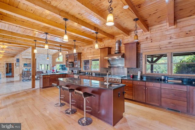 11501 POPES HEAD RD, Fairfax, VA 22030