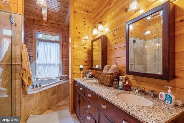 11501 POPES HEAD RD, Fairfax, VA 22030