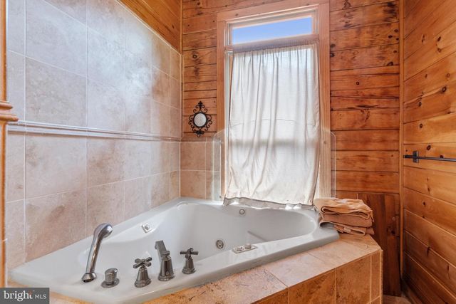 11501 POPES HEAD RD, Fairfax, VA 22030