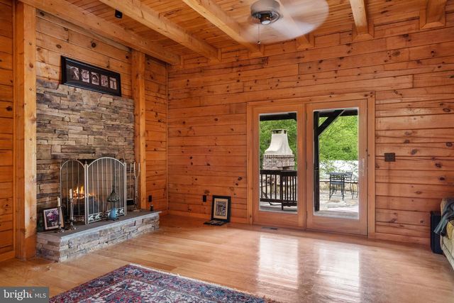 11501 POPES HEAD RD, Fairfax, VA 22030