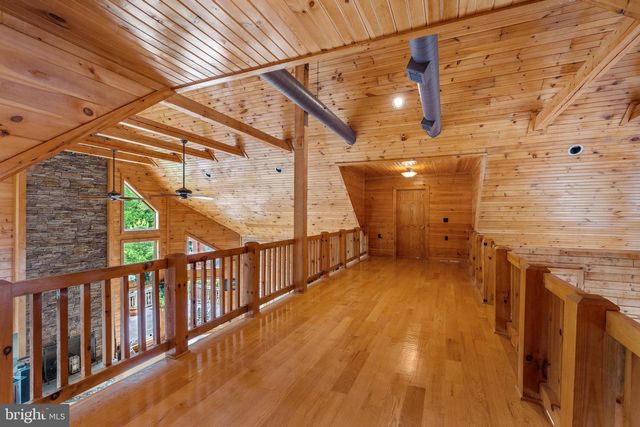 11501 POPES HEAD RD, Fairfax, VA 22030