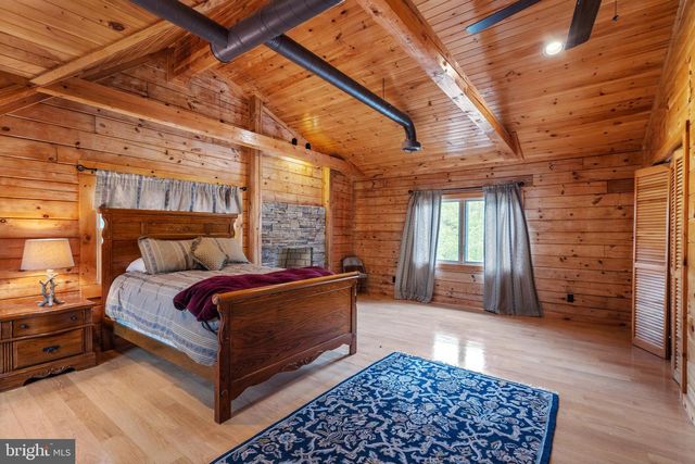 11501 POPES HEAD RD, Fairfax, VA 22030