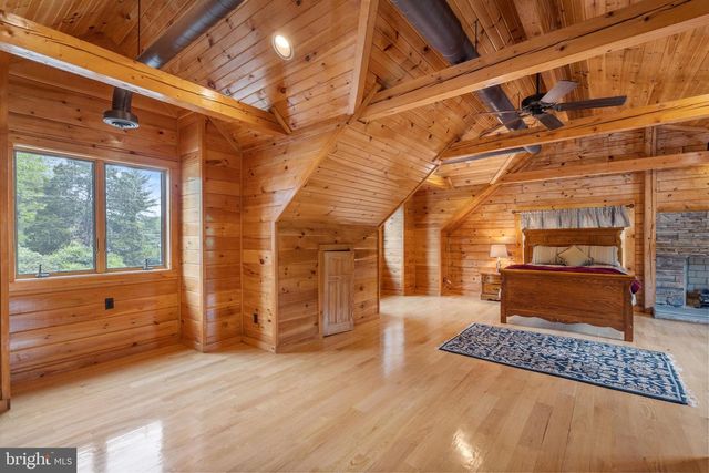 11501 POPES HEAD RD, Fairfax, VA 22030