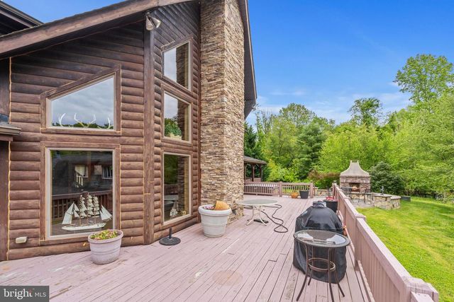 11501 POPES HEAD RD, Fairfax, VA 22030