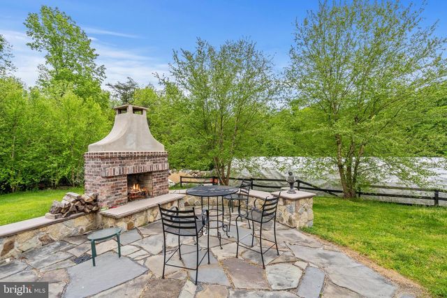 11501 POPES HEAD RD, Fairfax, VA 22030