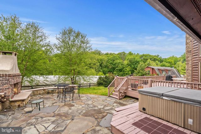 11501 POPES HEAD RD, Fairfax, VA 22030