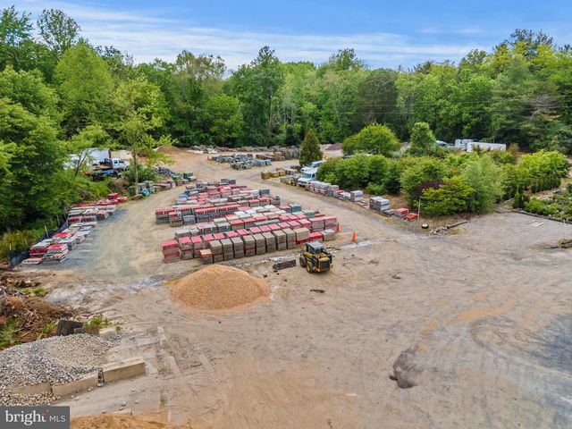 11501 POPES HEAD RD, Fairfax, VA 22030