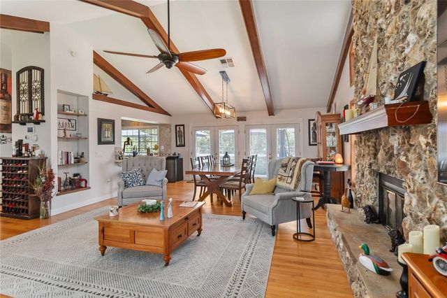 999 FAIRVIEW AVENUE, Mount Dora, FL 32757