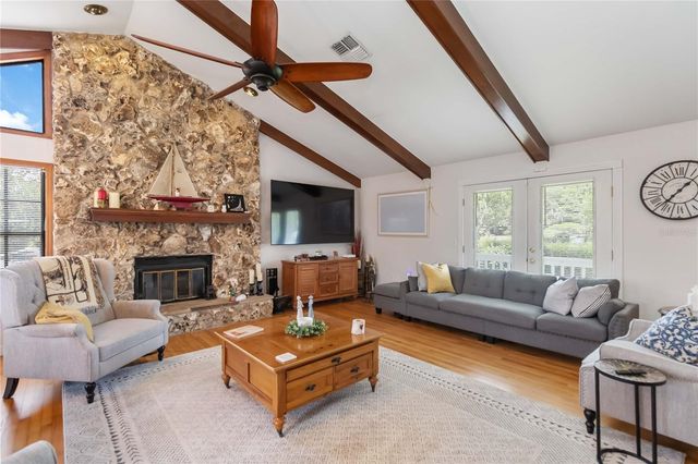 999 FAIRVIEW AVENUE, Mount Dora, FL 32757