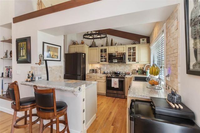 999 FAIRVIEW AVENUE, Mount Dora, FL 32757