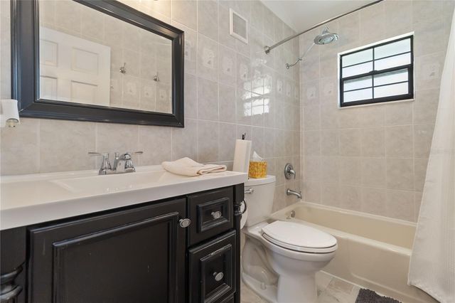 999 FAIRVIEW AVENUE, Mount Dora, FL 32757