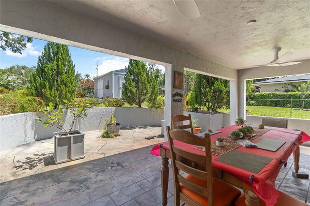 999 FAIRVIEW AVENUE, Mount Dora, FL 32757