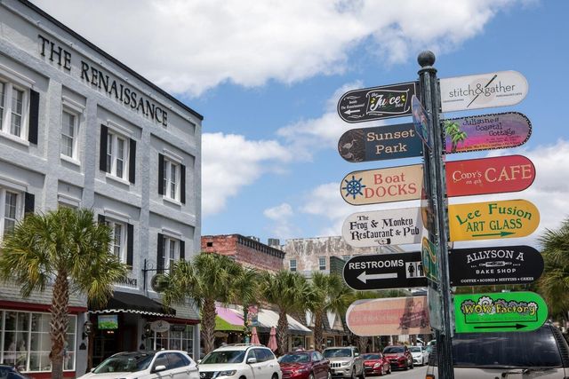 999 FAIRVIEW AVENUE, Mount Dora, FL 32757