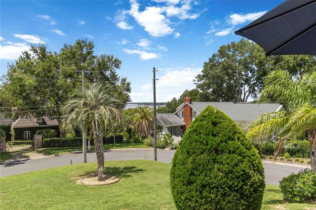 999 FAIRVIEW AVENUE, Mount Dora, FL 32757