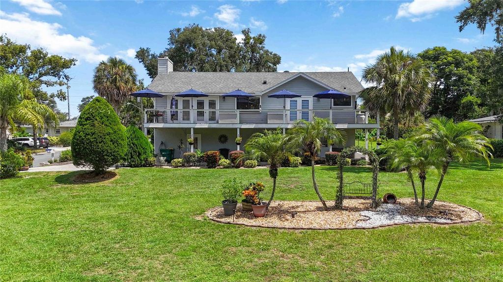 999 FAIRVIEW AVENUE, Mount Dora, FL 32757