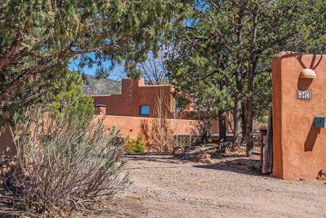 613 Camino Del Monte Sol, Santa Fe, NM 87505