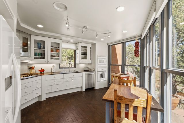 613 Camino Del Monte Sol, Santa Fe, NM 87505