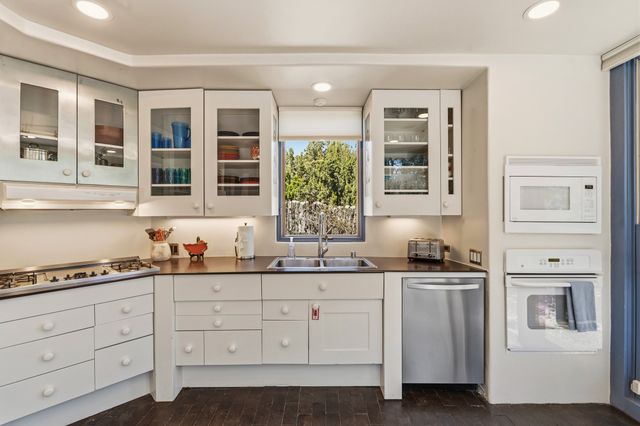 613 Camino Del Monte Sol, Santa Fe, NM 87505