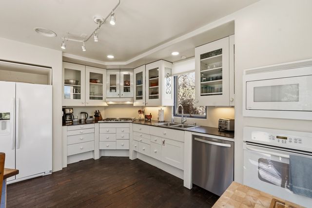 613 Camino Del Monte Sol, Santa Fe, NM 87505