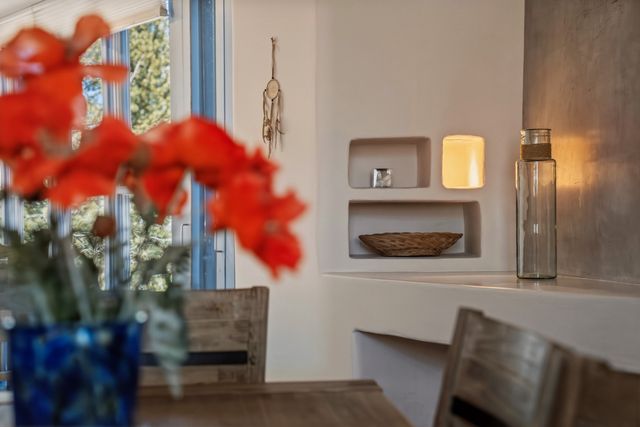 613 Camino Del Monte Sol, Santa Fe, NM 87505