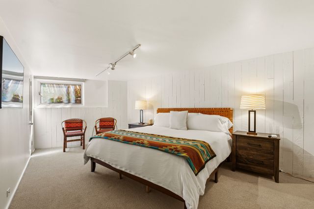 613 Camino Del Monte Sol, Santa Fe, NM 87505