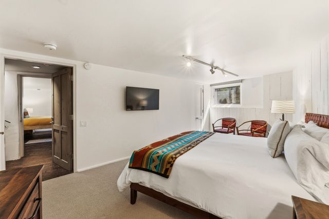 613 Camino Del Monte Sol, Santa Fe, NM 87505