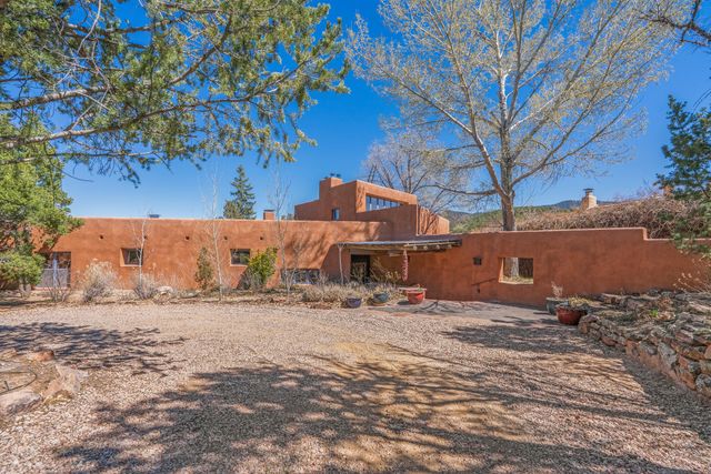 613 Camino Del Monte Sol, Santa Fe, NM 87505