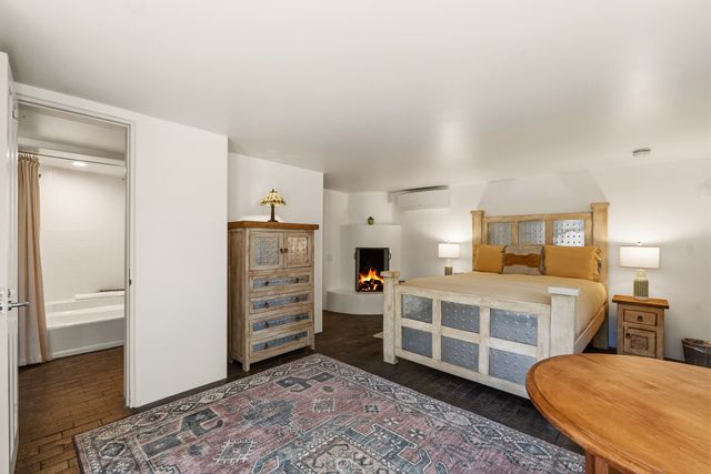 613 Camino Del Monte Sol, Santa Fe, NM 87505