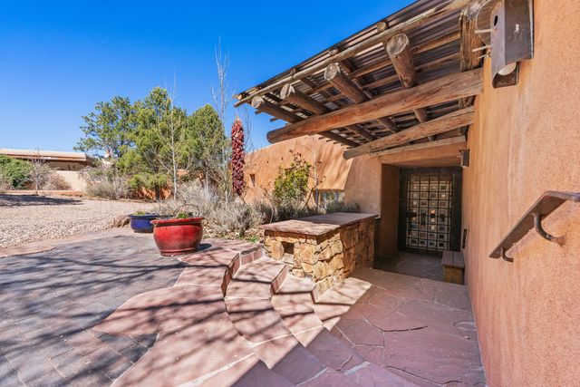 613 Camino Del Monte Sol, Santa Fe, NM 87505