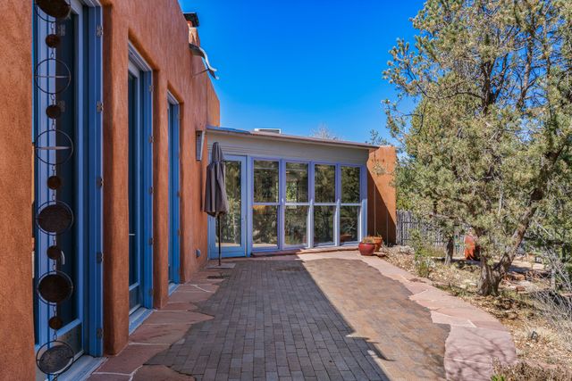 613 Camino Del Monte Sol, Santa Fe, NM 87505